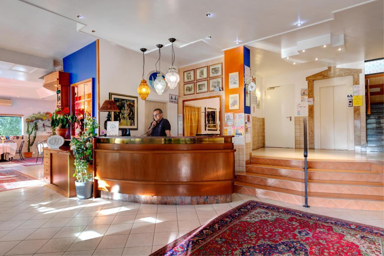 Hotel Frank Лидо-ди-Езоло Экстерьер фото