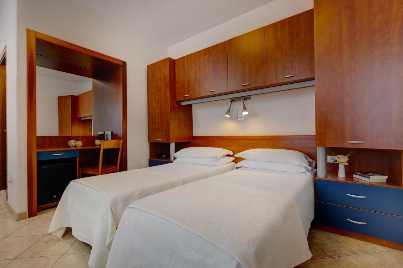 Hotel Frank Лидо-ди-Езоло Экстерьер фото